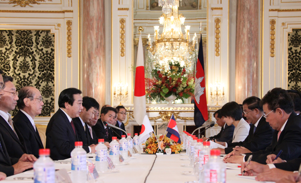 野田总理出席了在赤坂迎宾馆举行的日本与湄公河流域5国(柬埔寨、老挝、缅甸、泰国、越南)首脑会议。