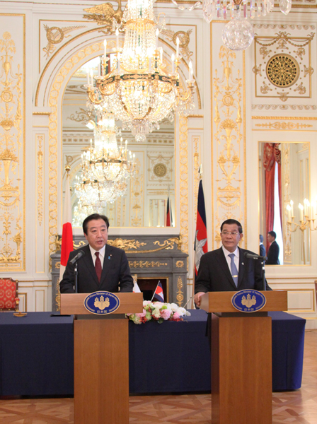 野田总理出席了在赤坂迎宾馆举行的日本与湄公河流域5国(柬埔寨、老挝、缅甸、泰国、越南)首脑会议。