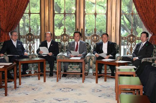 野田总理在国会内召开了第9次综合海洋政策本部会议。