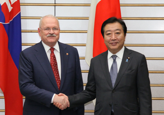 野田总理在总理大臣官邸与斯洛伐克共和国伊万•加什帕罗维奇总统举行了会谈。