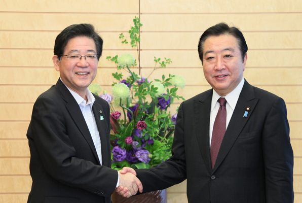 野田总理在总理大臣官邸接受了北九州市市长北桥健治的拜会。