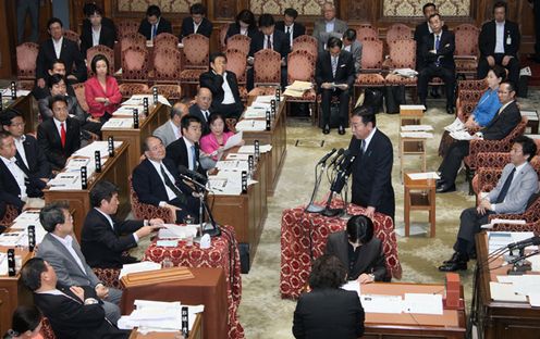 野田总理出席了众议院预算委员会。