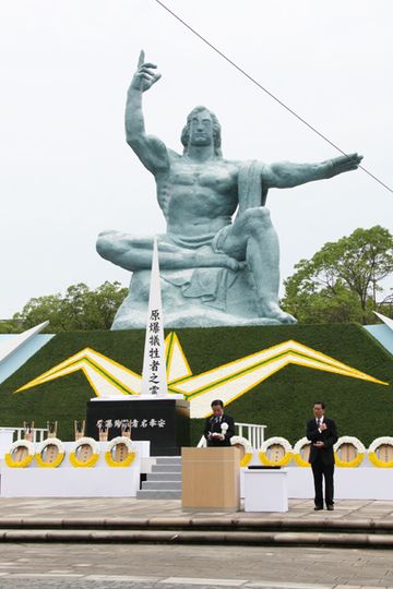 野田总理出席了在长崎市和平公园举行的长崎原子弹爆炸牺牲者悼念和平祈愿仪式。