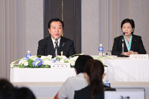 野田总理出席了在长崎市和平公园举行的长崎原子弹爆炸牺牲者悼念和平祈愿仪式。