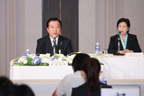 野田总理出席了在长崎市和平公园举行的长崎原子弹爆炸牺牲者悼念和平祈愿仪式。