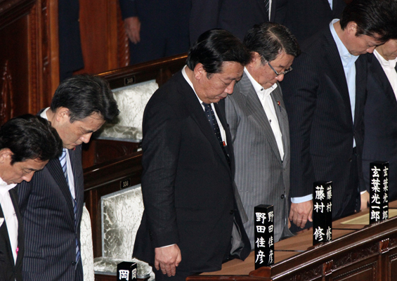 野田总理出席了众议院全体会议。