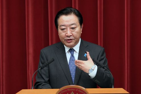 社会保障和税制一体化改革相关法案在参议院全体会议通过之后，野田总理在总理大臣官邸举行了记者招待会。