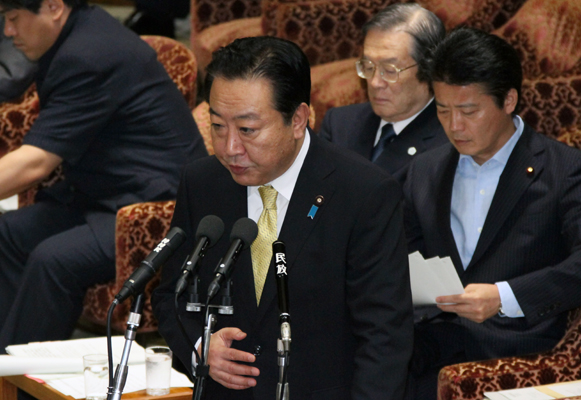 野田总理出席了众议院预算委员会。