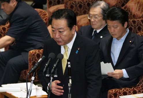 野田总理出席了众议院预算委员会。