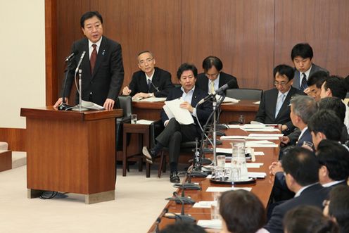 野田总理出席了众议院财务金融委员会、众议院全体会议以及参议院预算委员会。