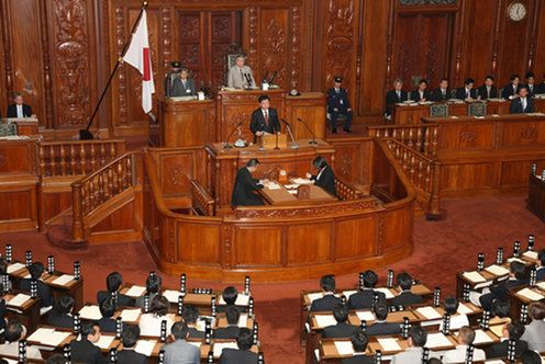 野田总理出席了众议院财务金融委员会、众议院全体会议以及参议院预算委员会。