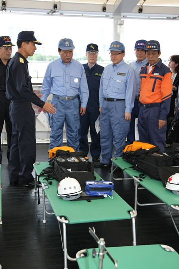 野田总理以及全体阁僚于9月1日“防灾日”参加了2012年度综合防灾训练。