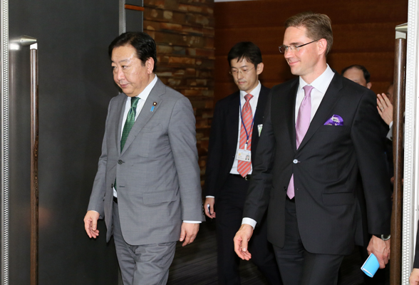 野田总理在总理大臣官邸与芬兰共和国于尔基•卡泰宁总理举行了会谈。