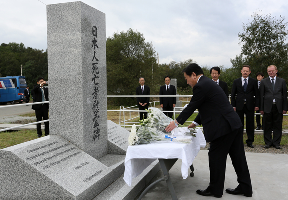 为了出席APEC峰会,正在俄罗斯联邦符拉迪沃斯托克访问的野田总理与马来西亚纳吉布•拉扎克总理举行了首脑会谈。