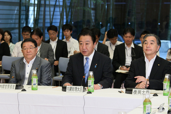 野田总理在总理大臣官邸出席了复兴推进委员会。