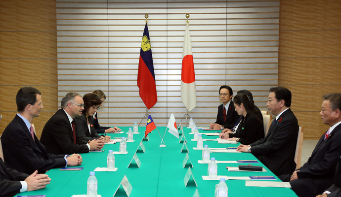 野田总理在总理大臣官邸与列支敦士登公国摄政王储阿洛伊斯殿下,首相兼财务、家庭•机会均等大臣克劳斯•屈舍尔,就双边关系和国际形势交换了意见。