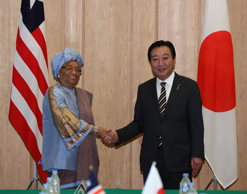 野田总理在总理大臣官邸与利比里亚共和国总统埃伦•约翰逊•瑟利夫举行了会谈。