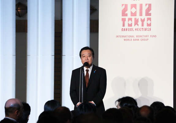 野田总理邀请国际货币基金组织(IMF)和世界银行2012年年会与会人员出席在东京都内宾馆召开的总理主持的欢迎宴会。