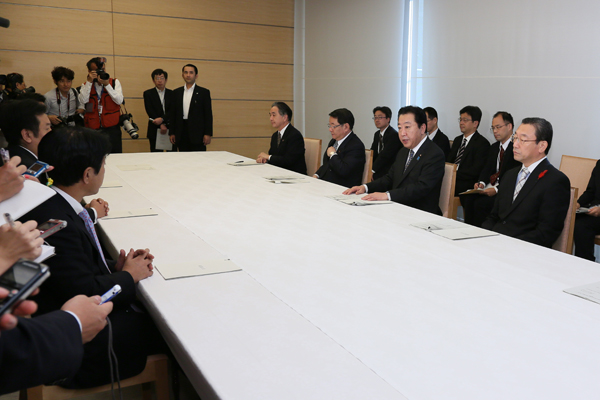 野田总理在总理大臣官邸召开了第5次有关推进灾害废弃物处理的相关阁僚会议。