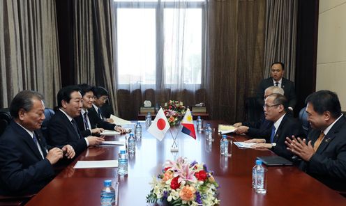 为了出席第九届亚欧首脑会议(ASEM9)访问老挝万象的野田总理与各国首脑举行了会谈。