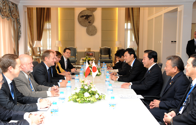 为了出席第九届亚欧首脑会议(ASEM9)访问老挝万象的野田总理与各国首脑举行了会谈。