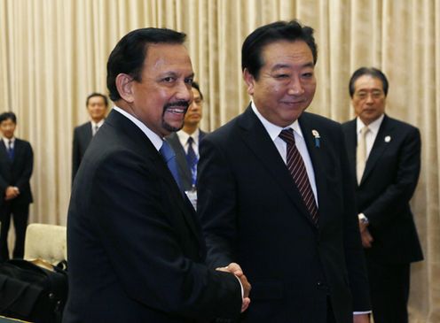 正在访问柬埔寨金边的野田总理出席了日本ASEAN（东南亚国家联盟）峰会等。