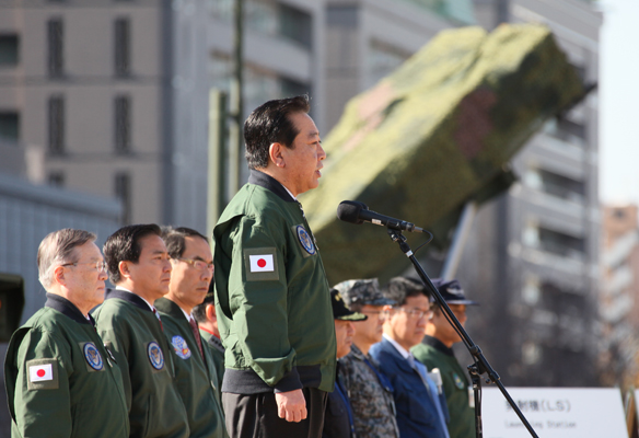 野田总理视察了防卫省，激励了部署于市谷的PAC-3部队。