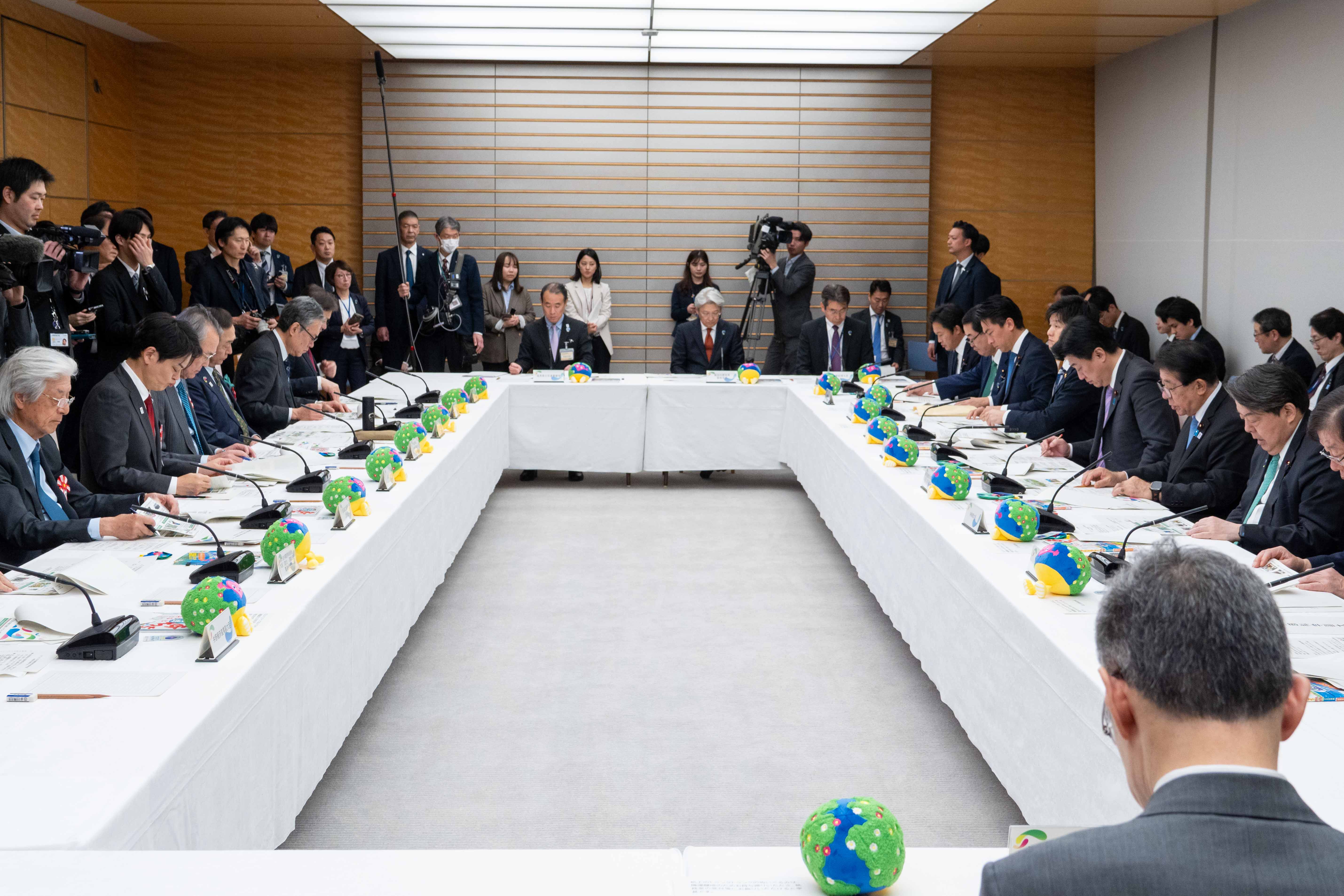 会議のまとめを行う木原官房長官２