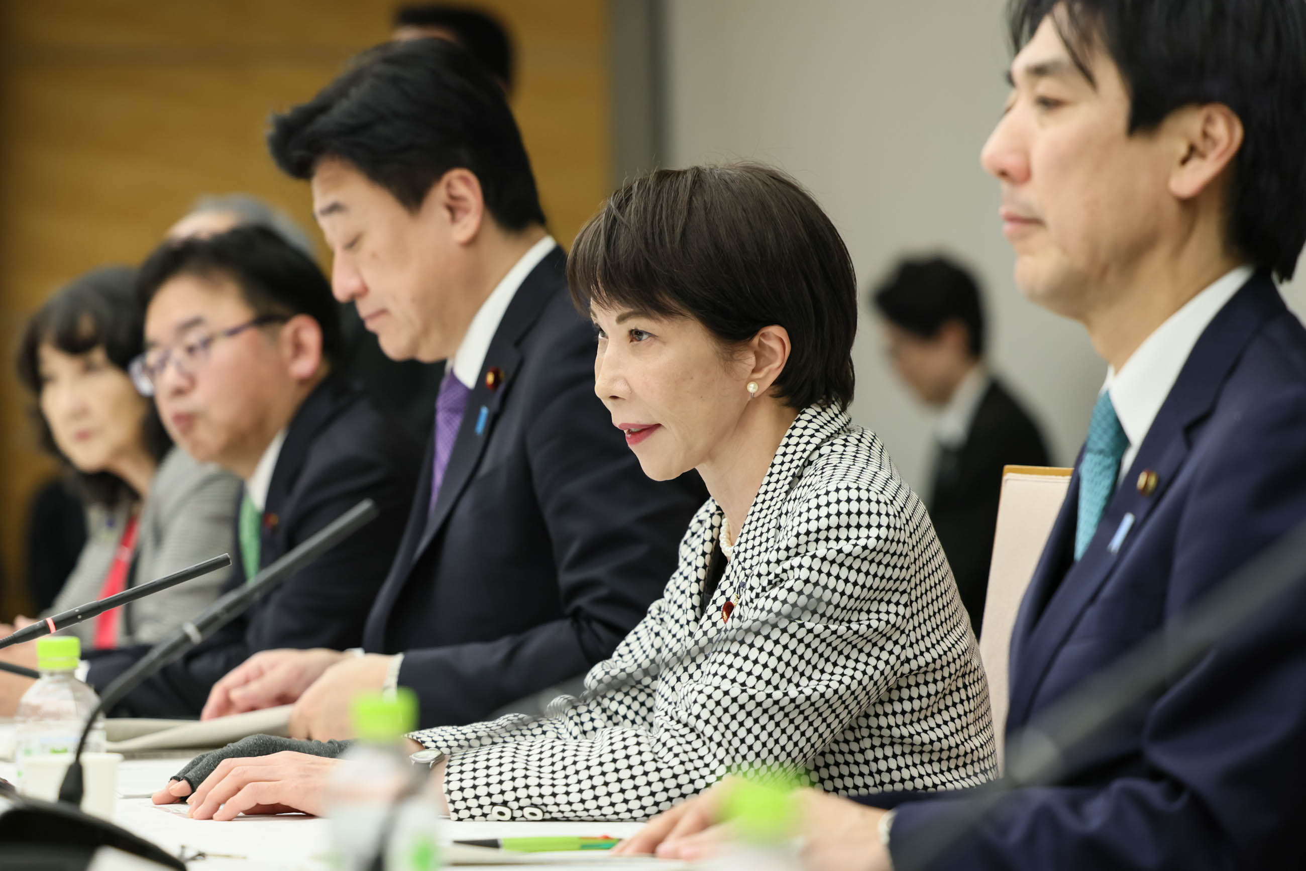 意見交換のまとめを行う高市総理１