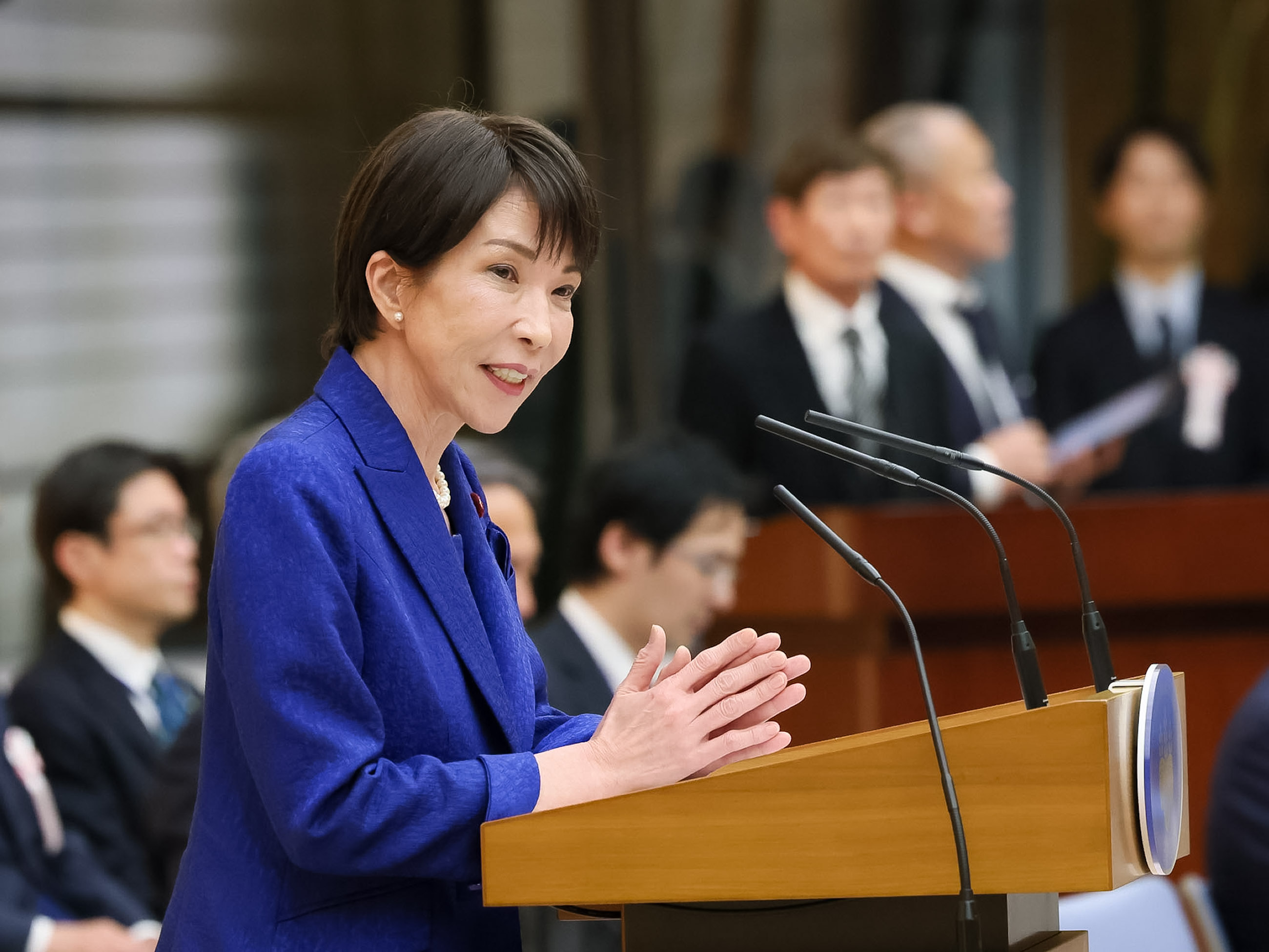 挨拶する高市総理１