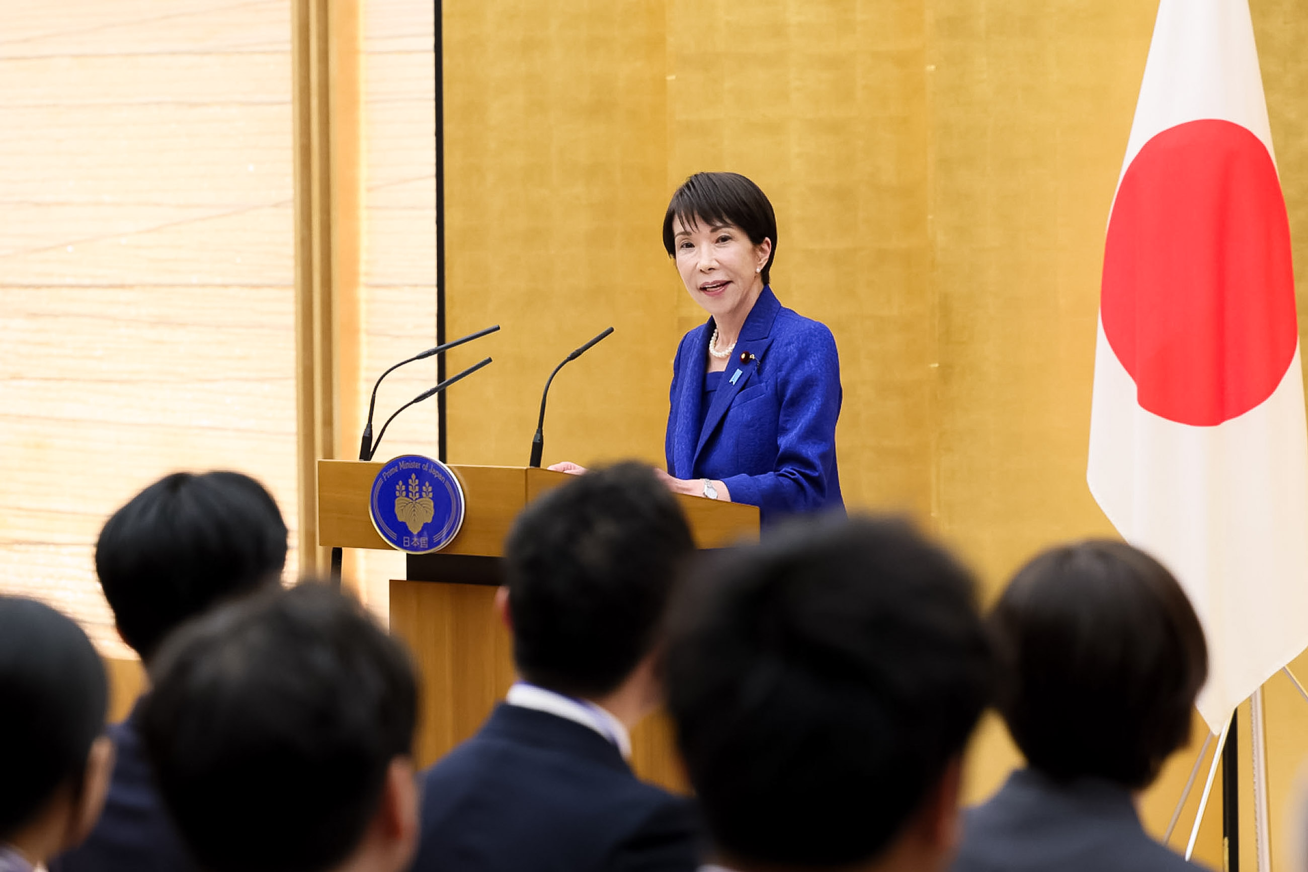 挨拶する高市総理２