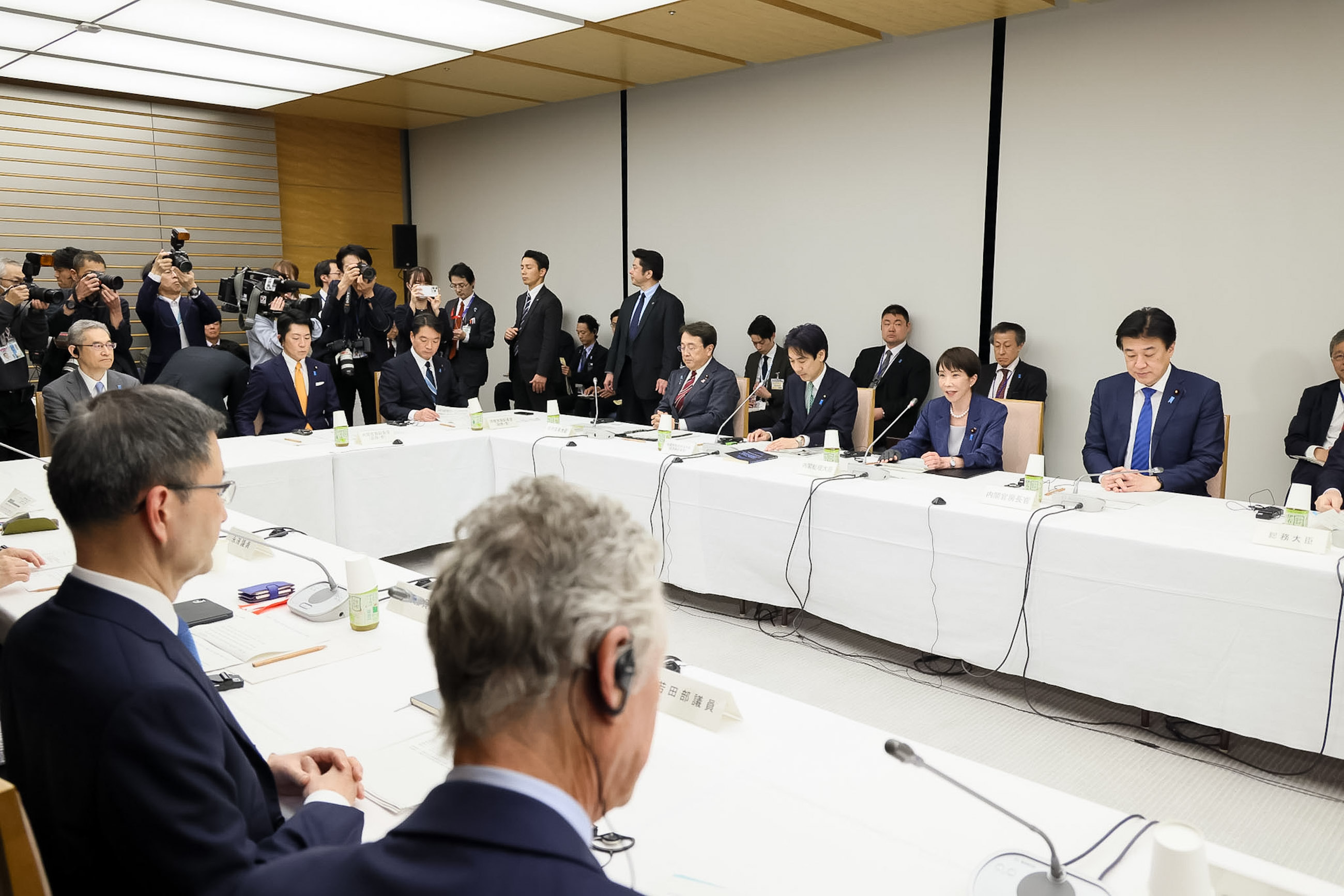 挨拶する高市総理３