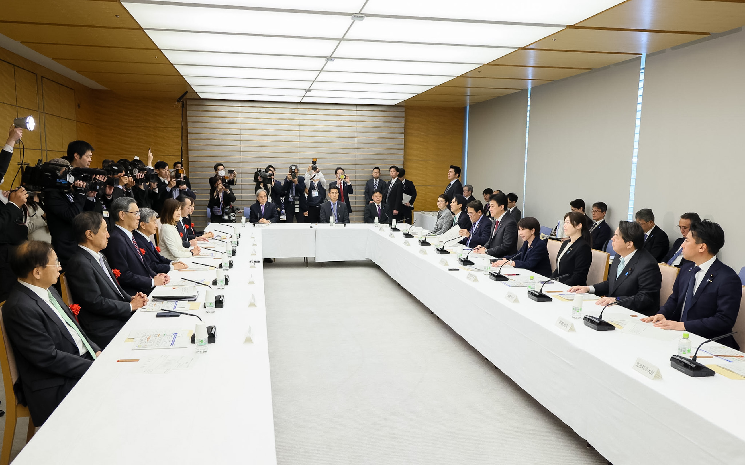 会議のまとめを行う高市総理２