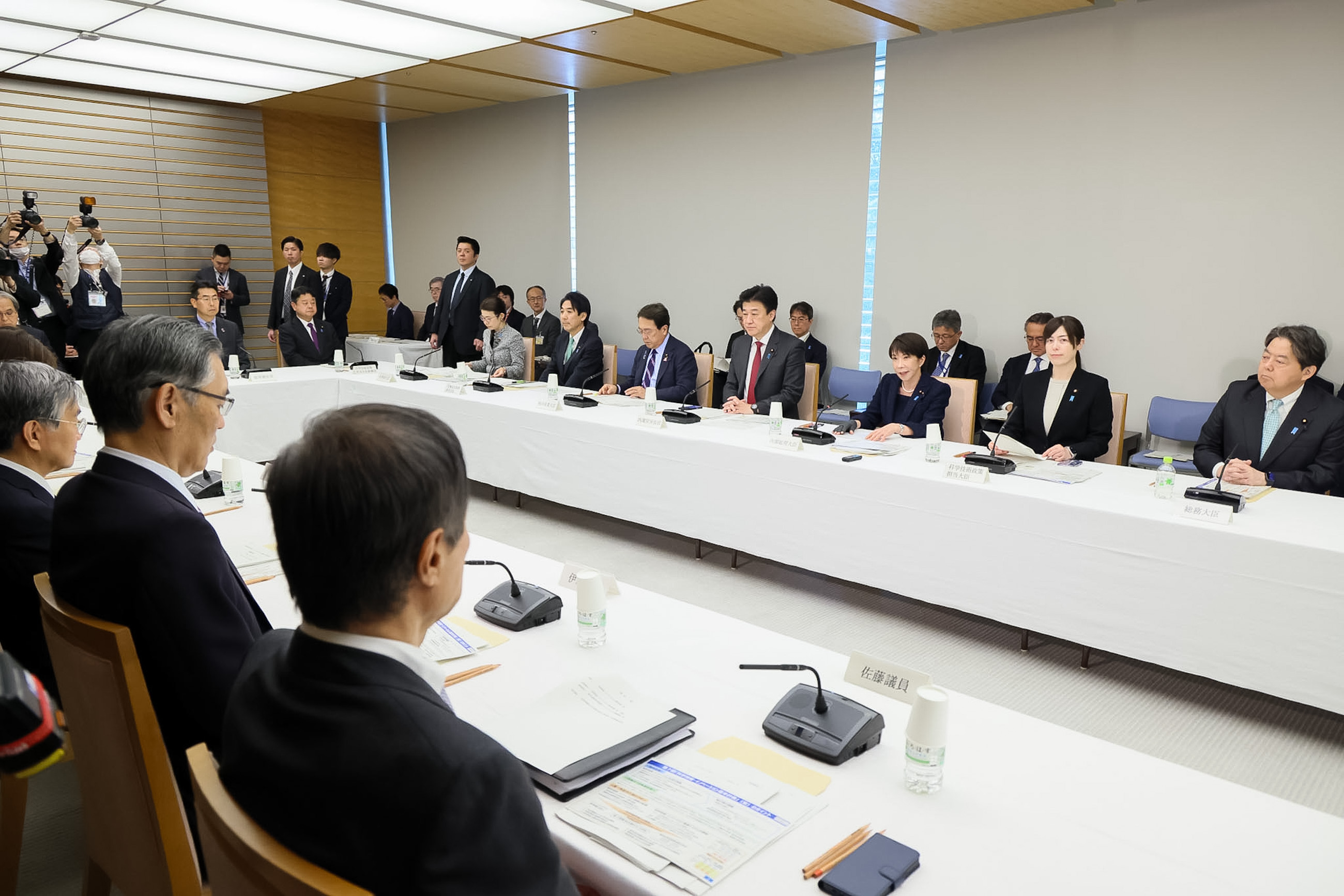 会議のまとめを行う高市総理３