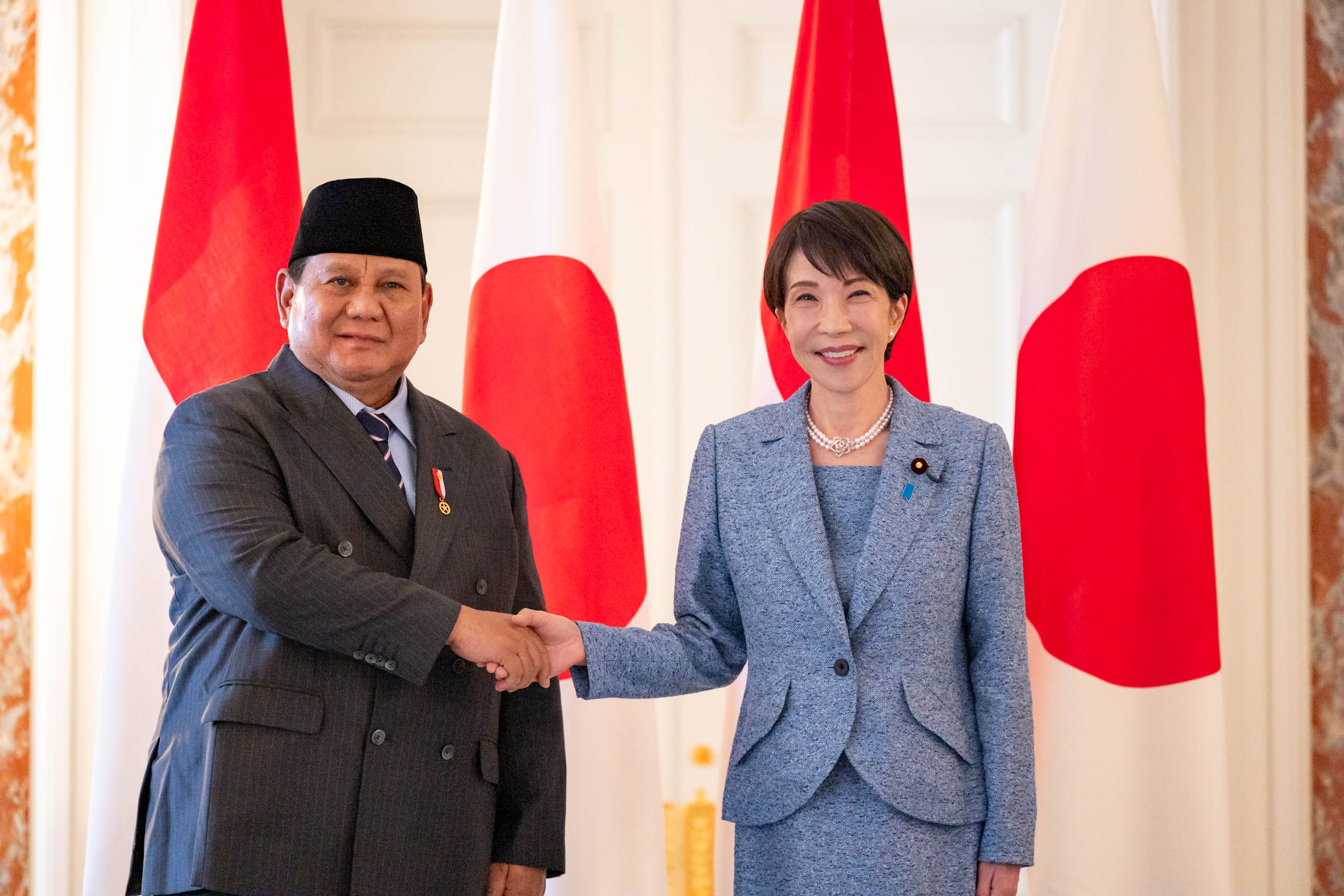 プラボウォ大統領を出迎える高市総理１