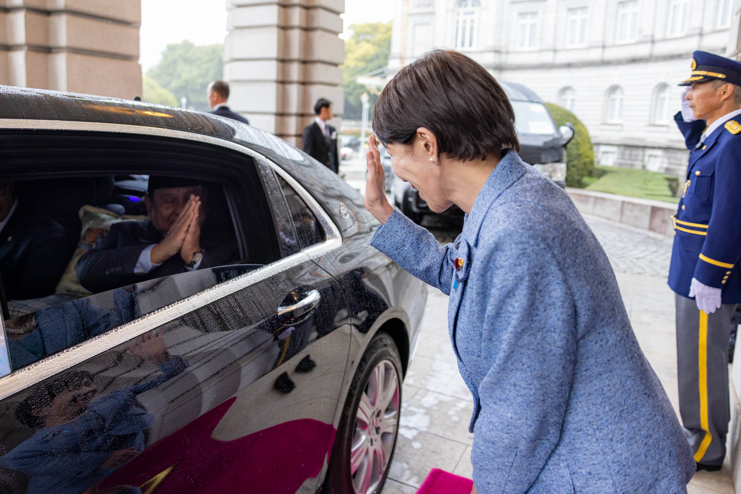 プラボウォ大統領を見送る高市総理３