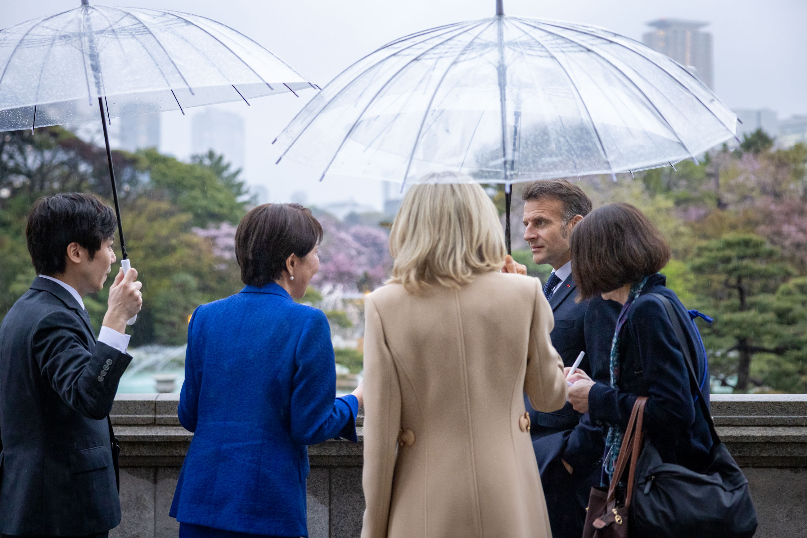 お花見をする両首脳４