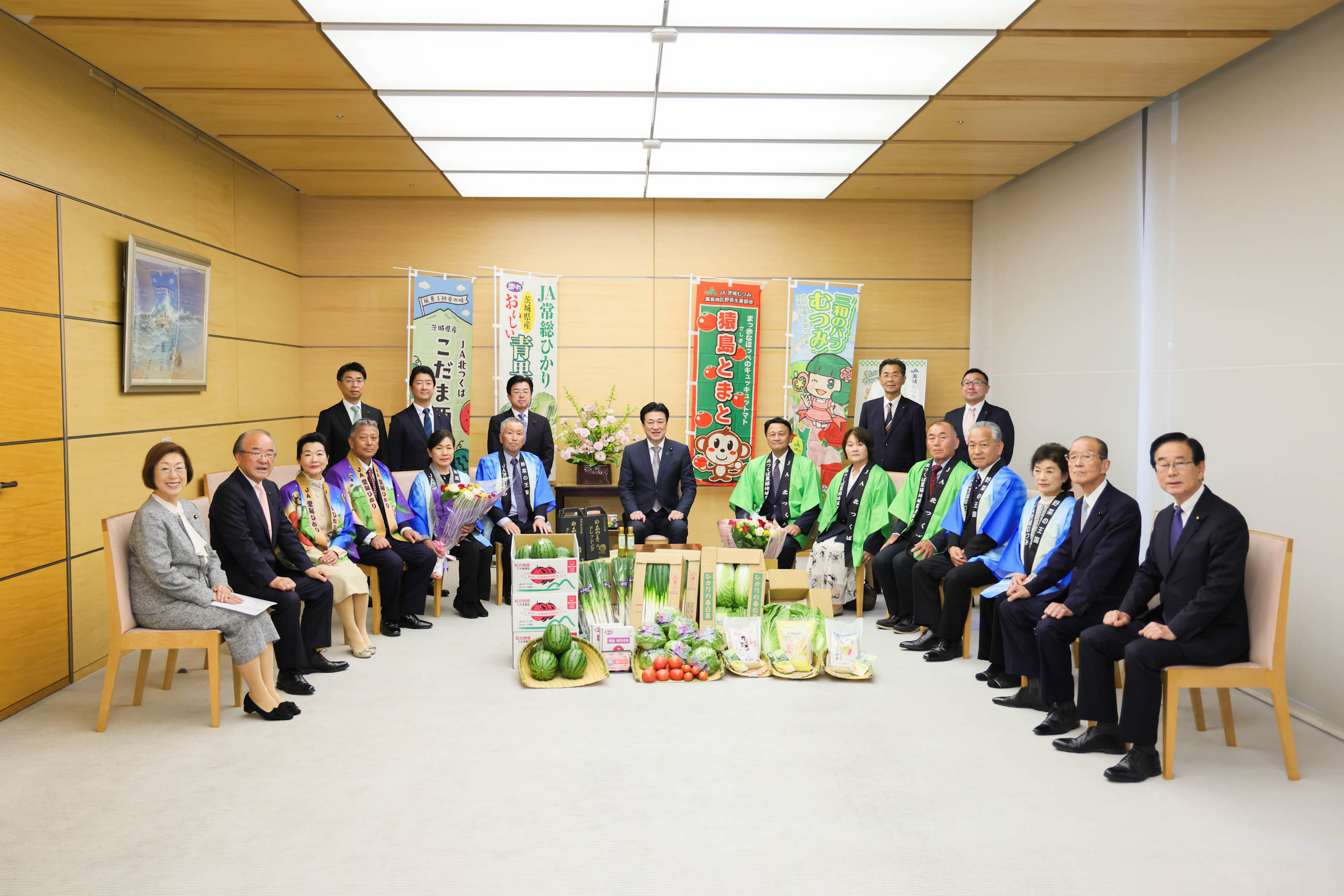 表敬を受ける木原官房長官１