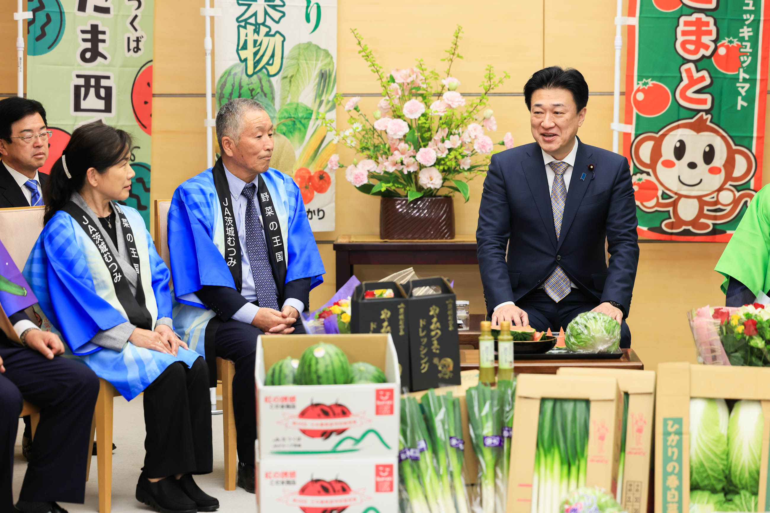 表敬を受ける木原官房長官４