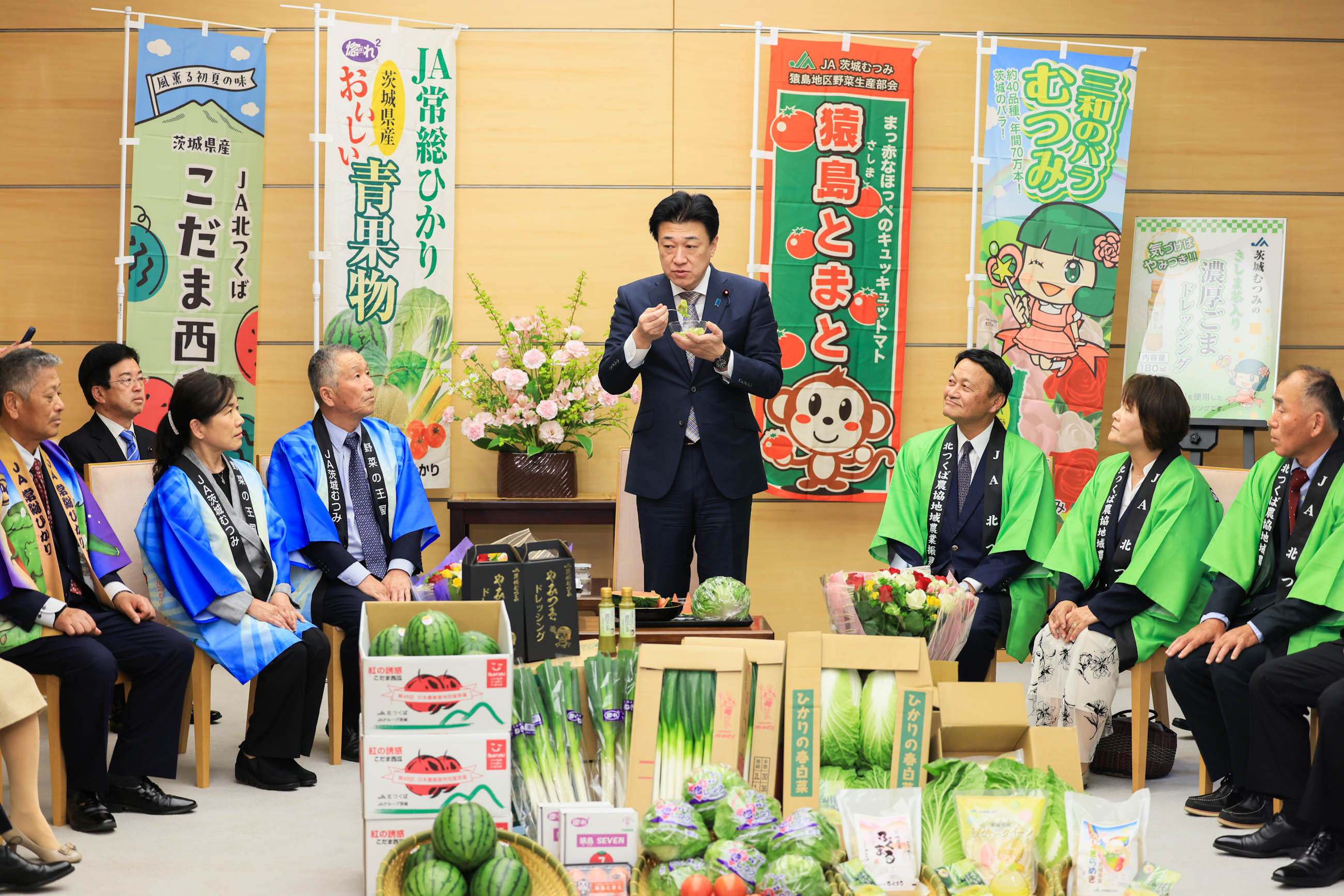 表敬を受ける木原官房長官６