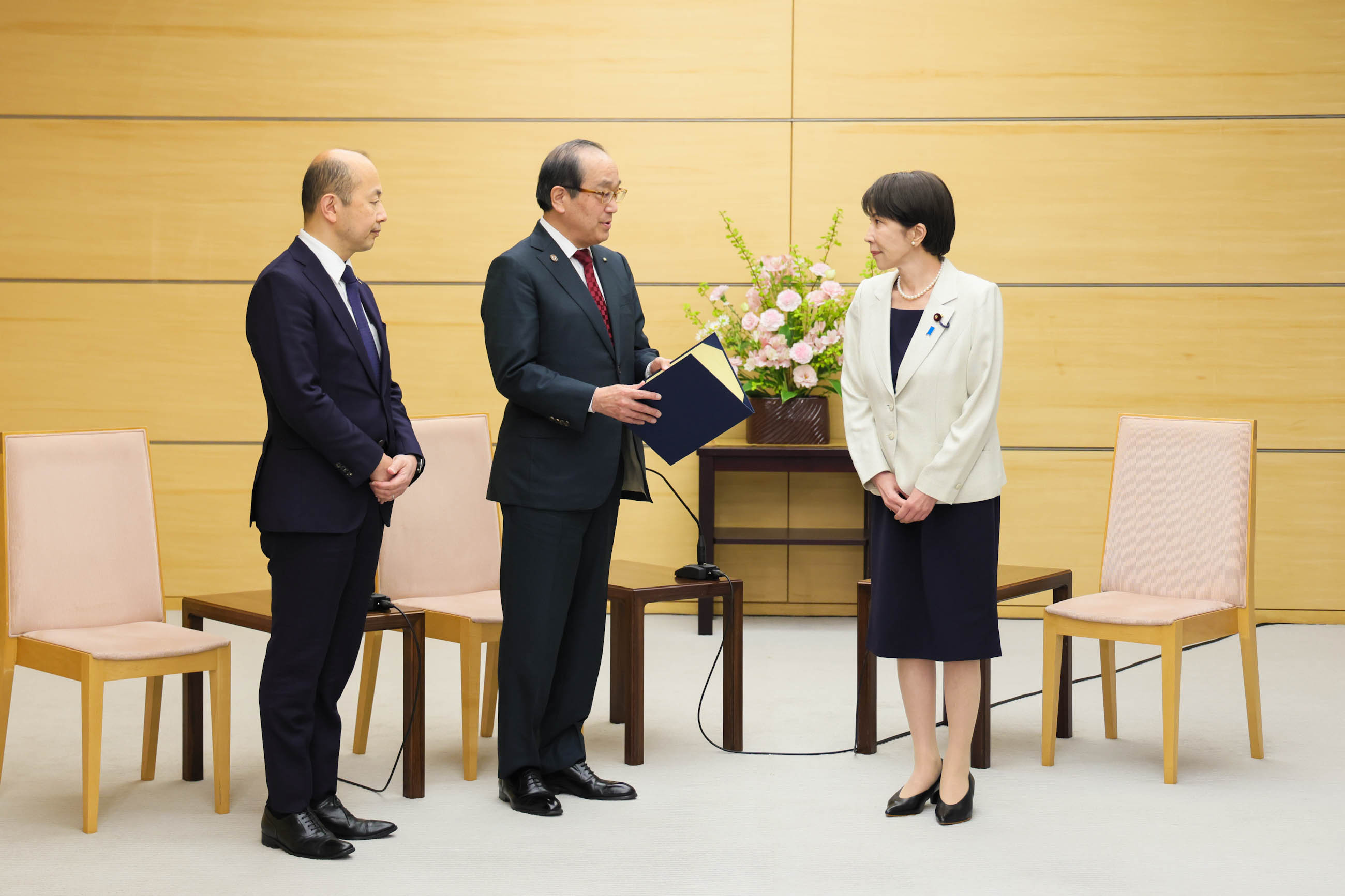 表敬を受ける高市総理２