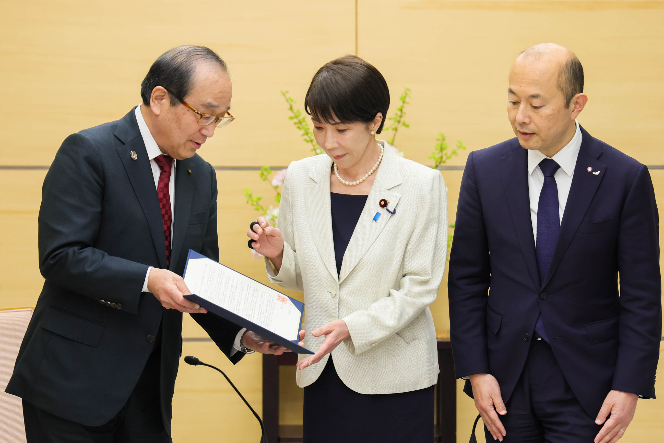 表敬を受ける高市総理３