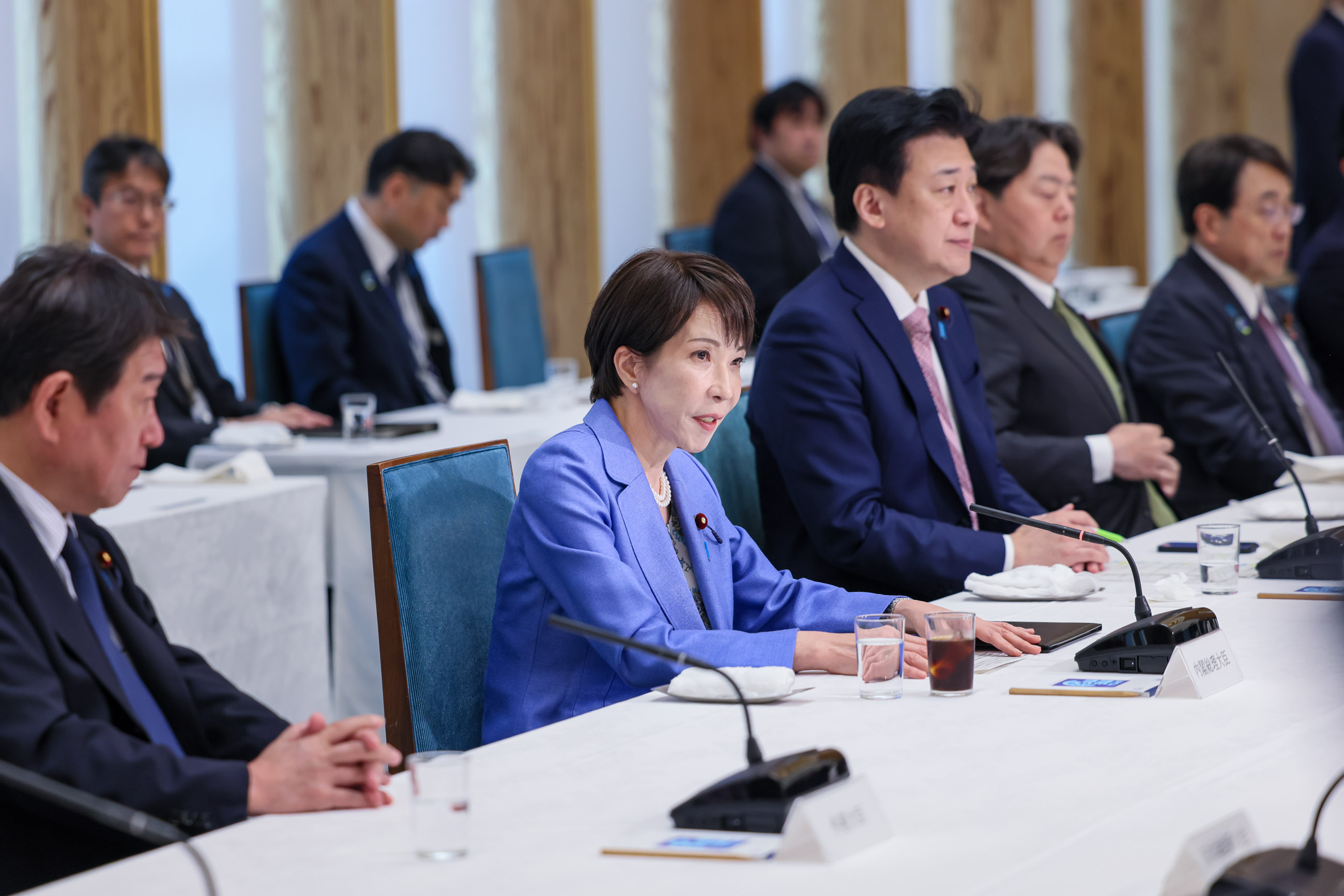 挨拶する高市総理１