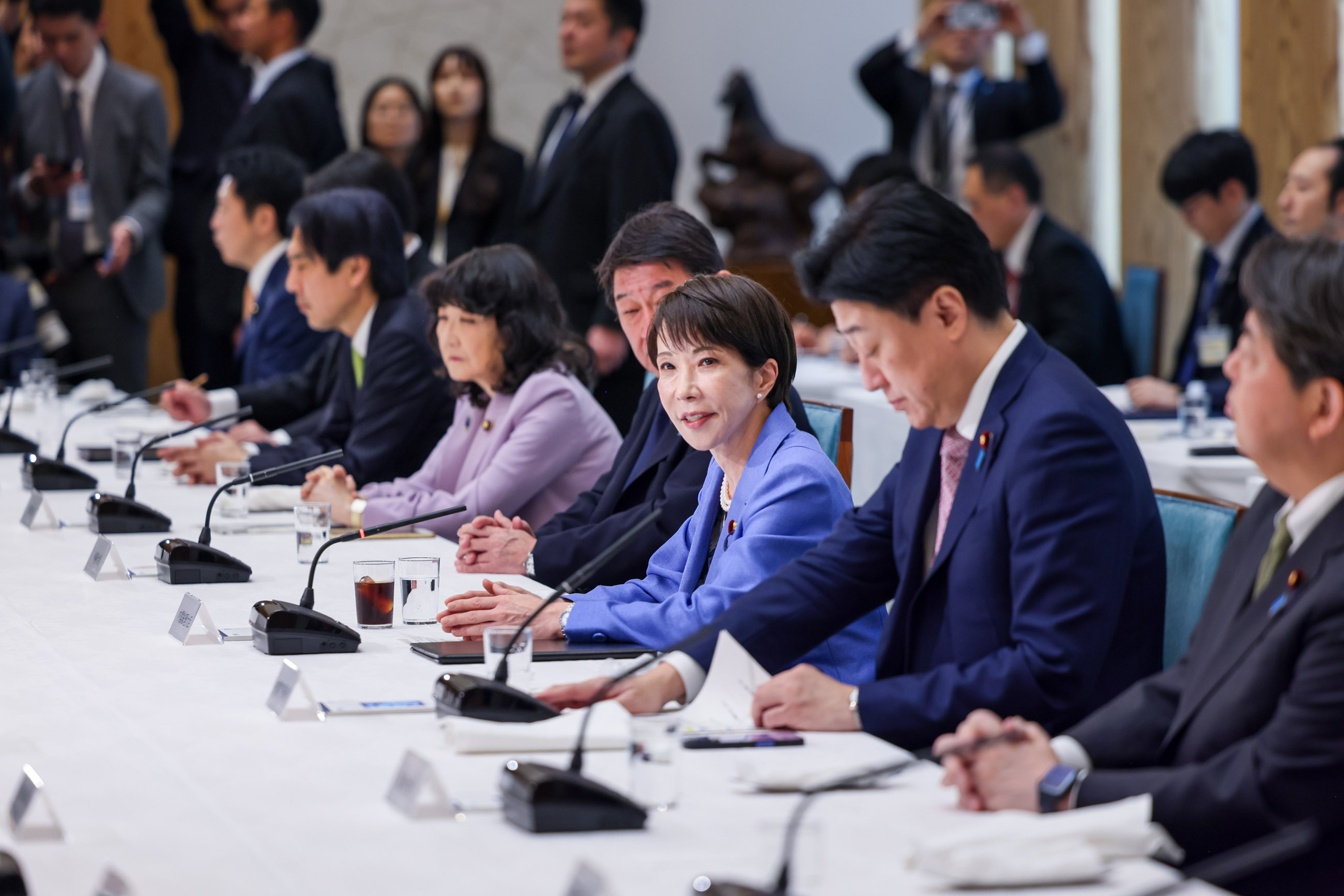 挨拶する高市総理２