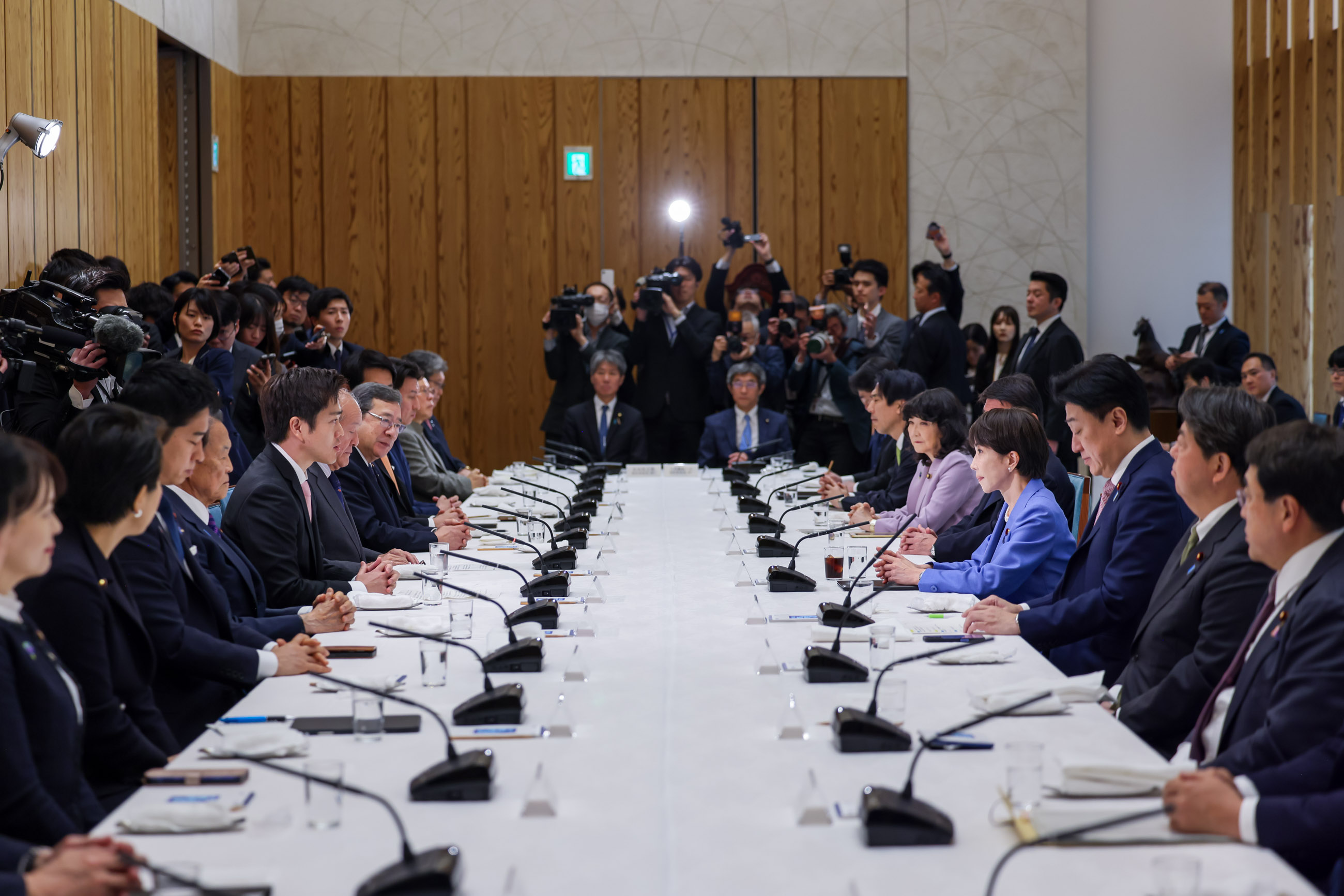 政府与党連絡会議の様子１