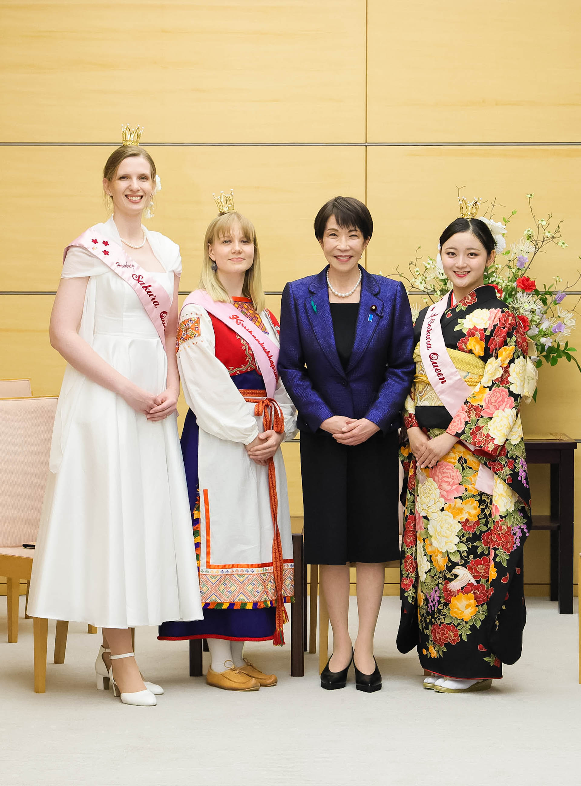 表敬を受ける高市総理２