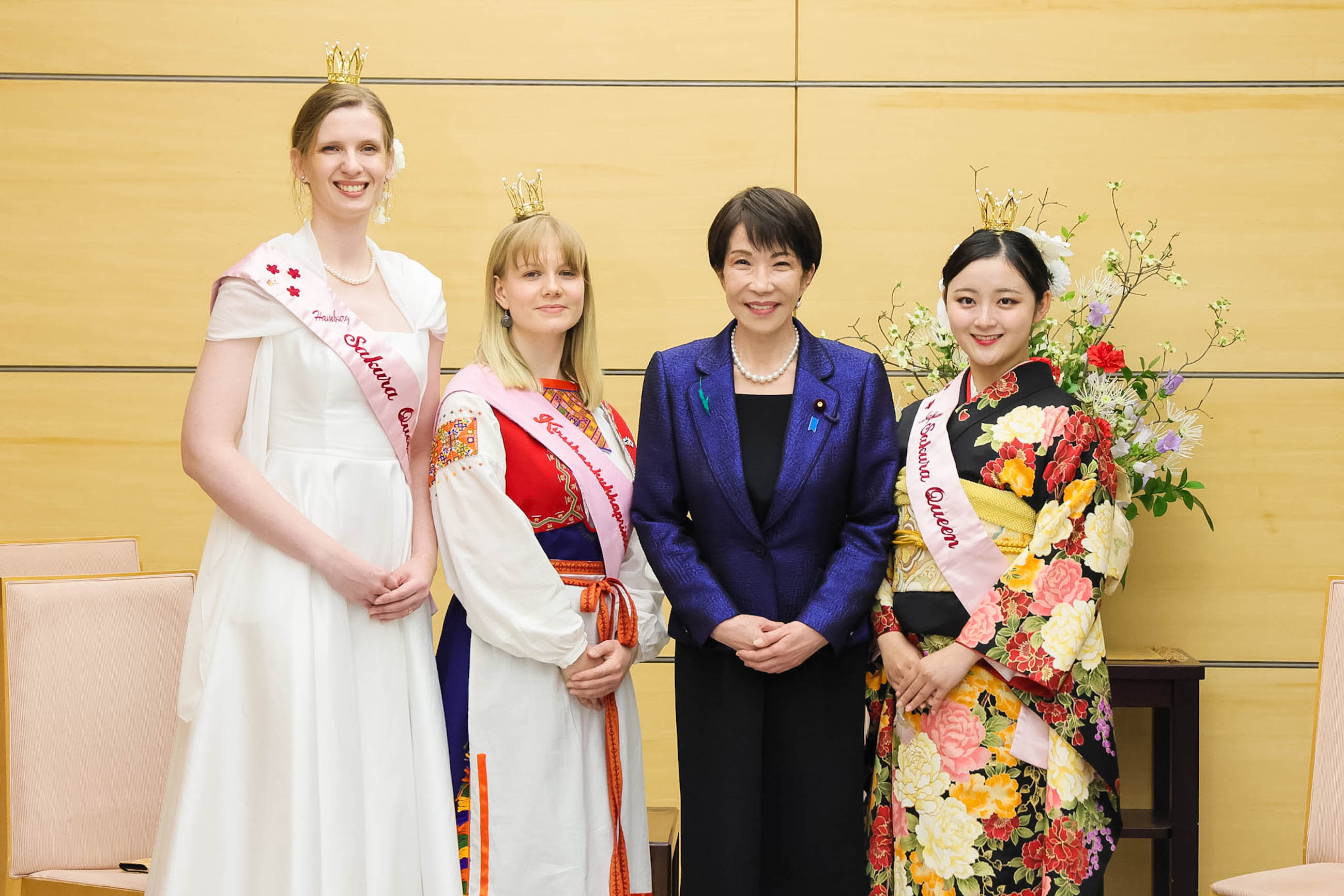 表敬を受ける高市総理３