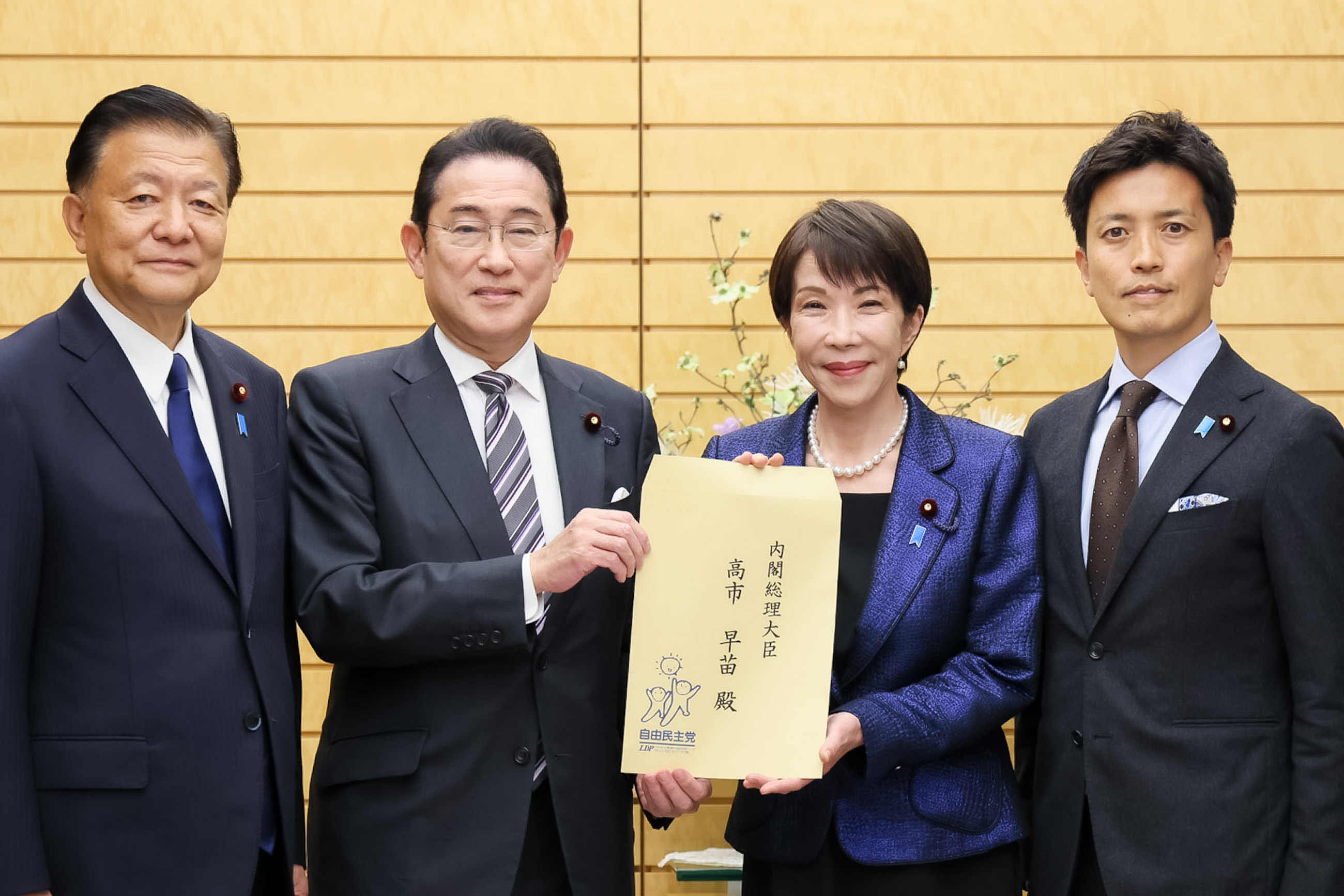 提言を受け取る高市総理２