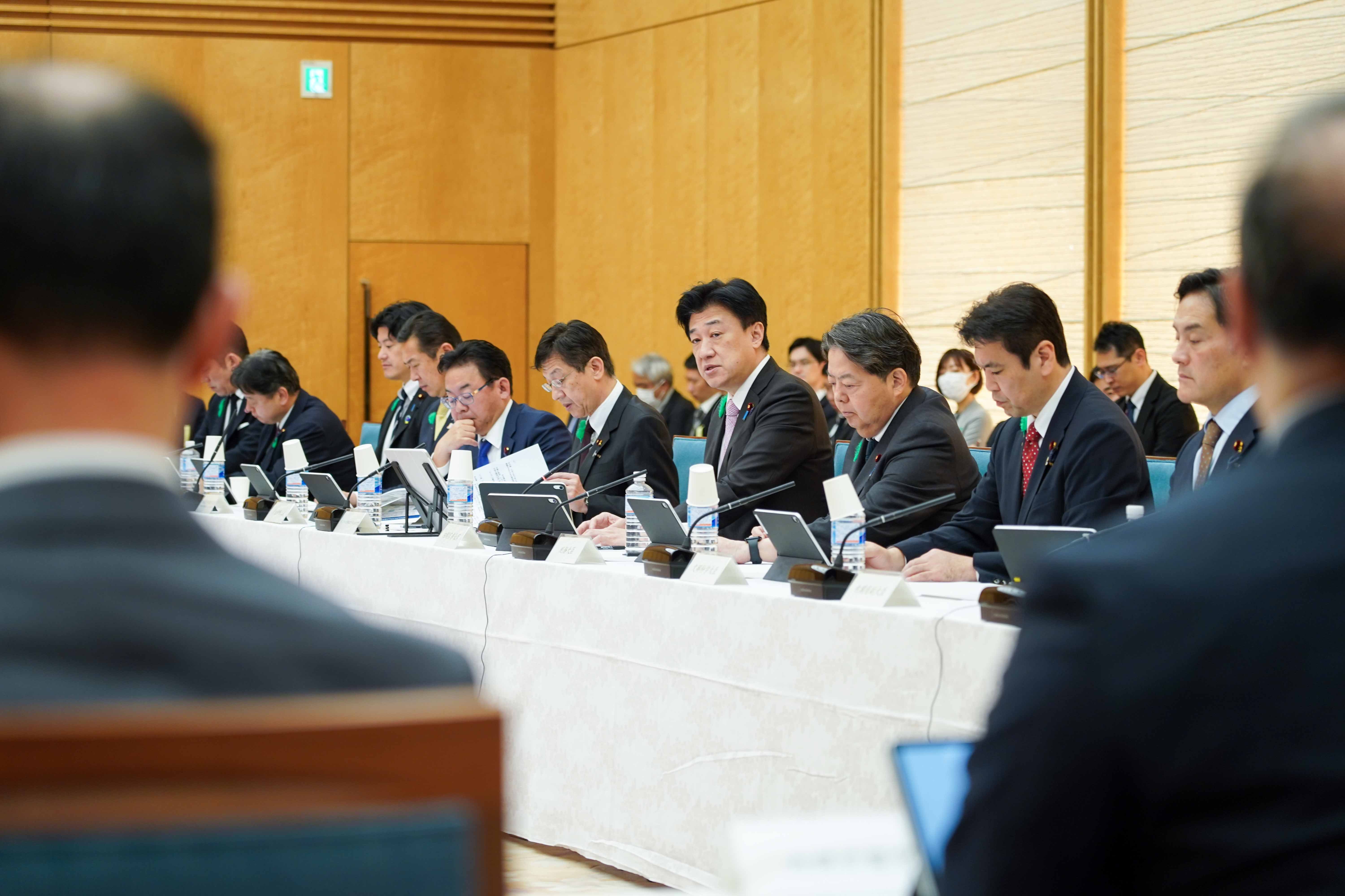 会議のまとめを行う木原官房長官３