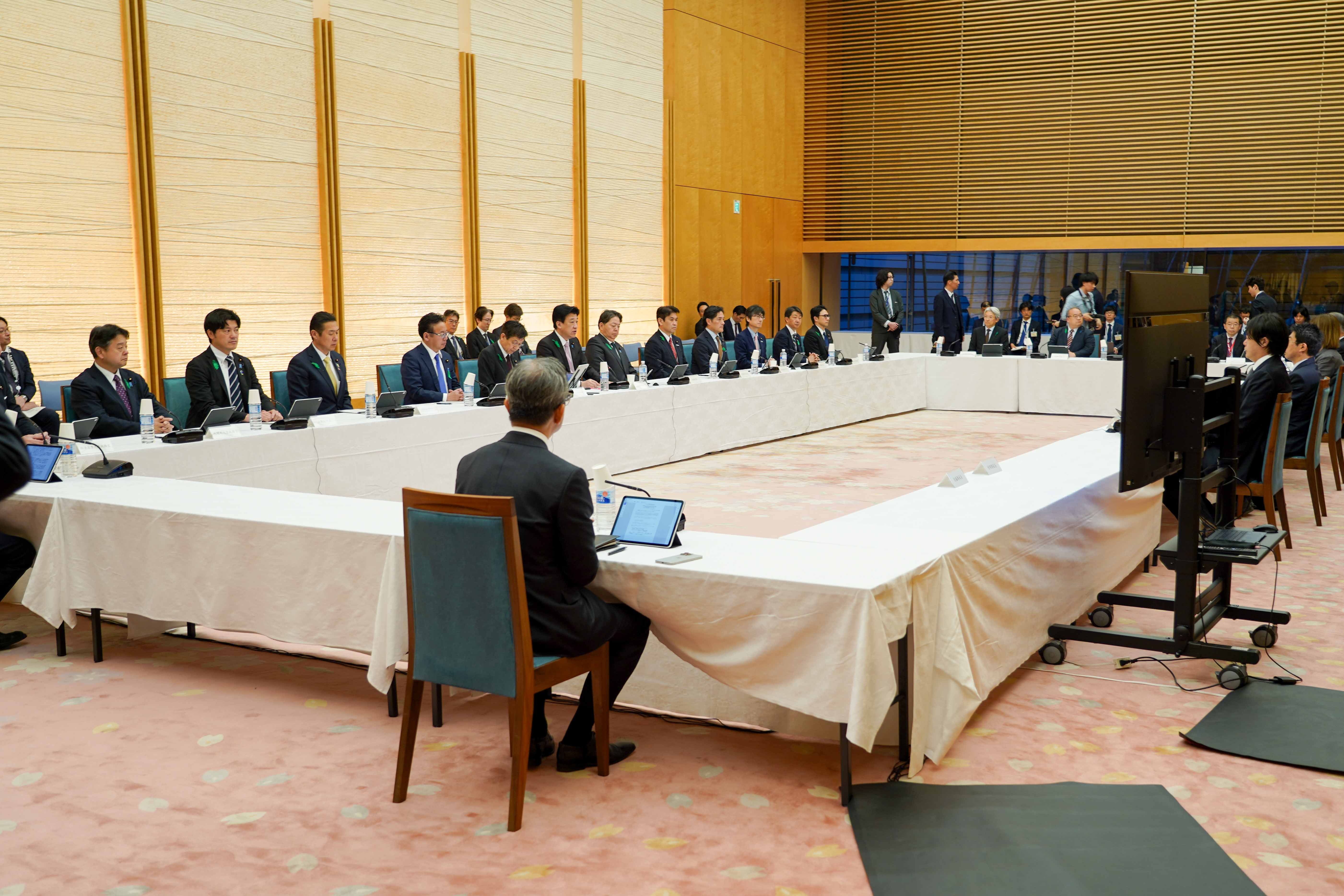 会議のまとめを行う木原官房長官４